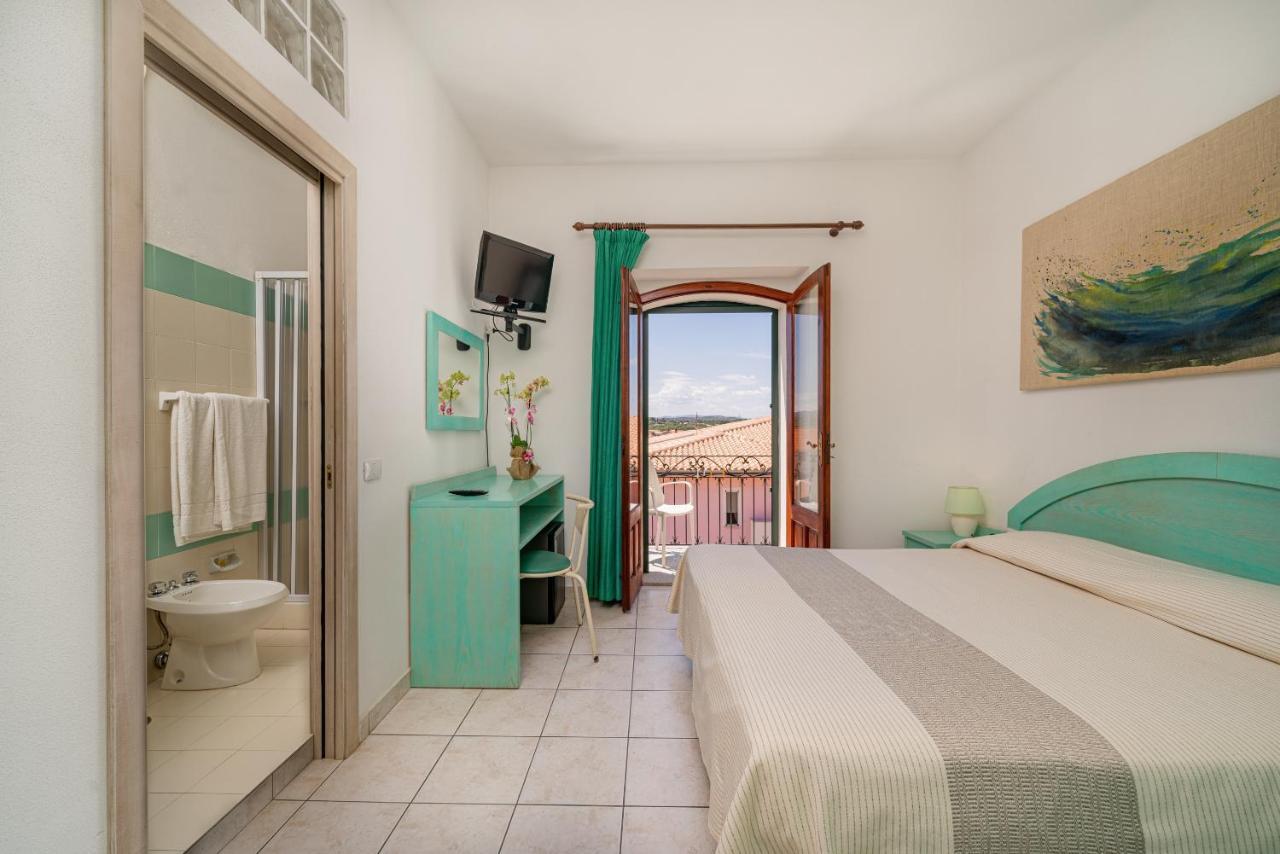 Hotel Marinaro Santa Teresa Gallura Extérieur photo