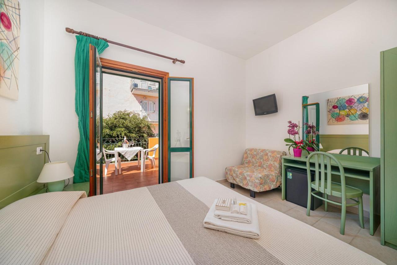 Hotel Marinaro Santa Teresa Gallura Extérieur photo