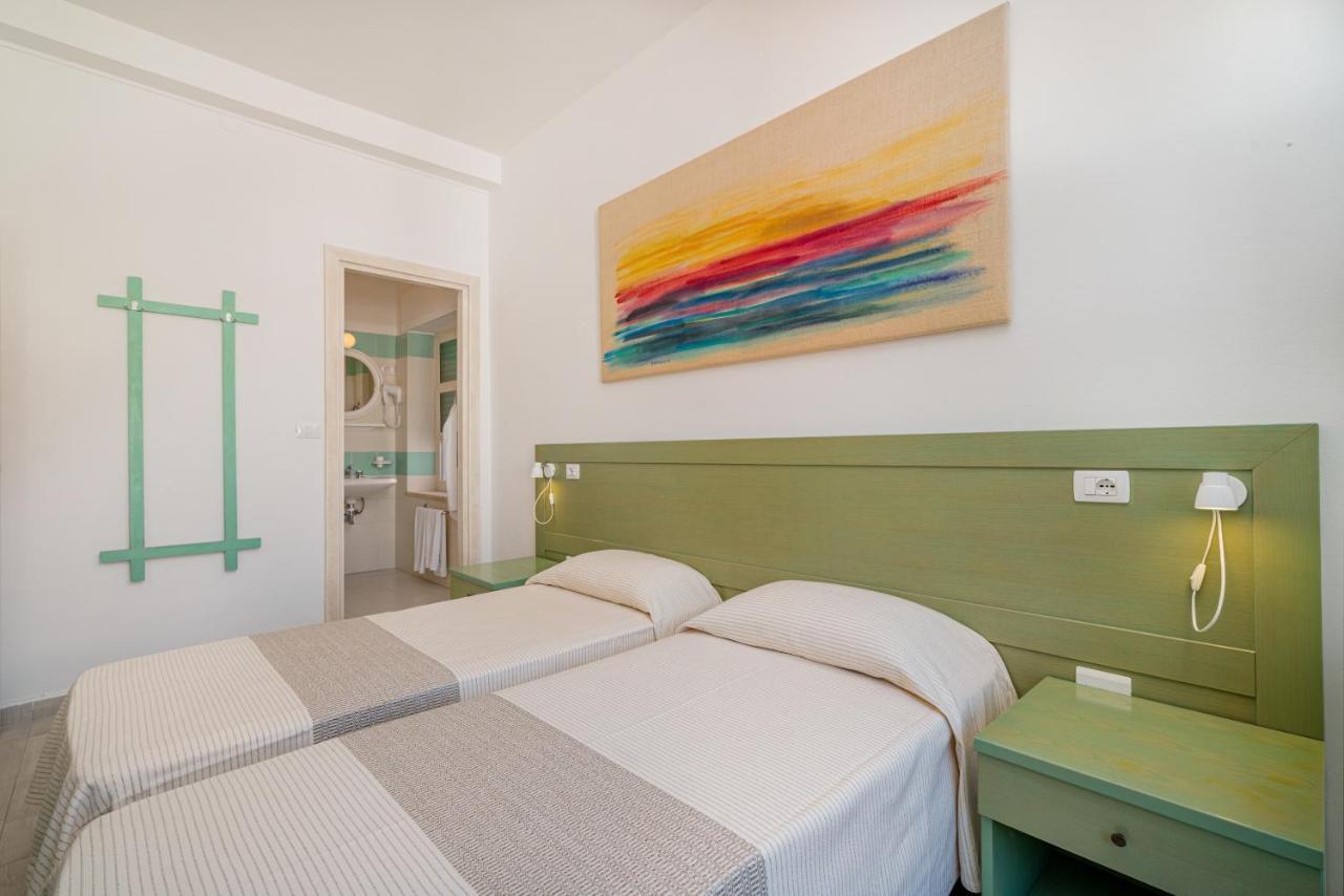 Hotel Marinaro Santa Teresa Gallura Extérieur photo